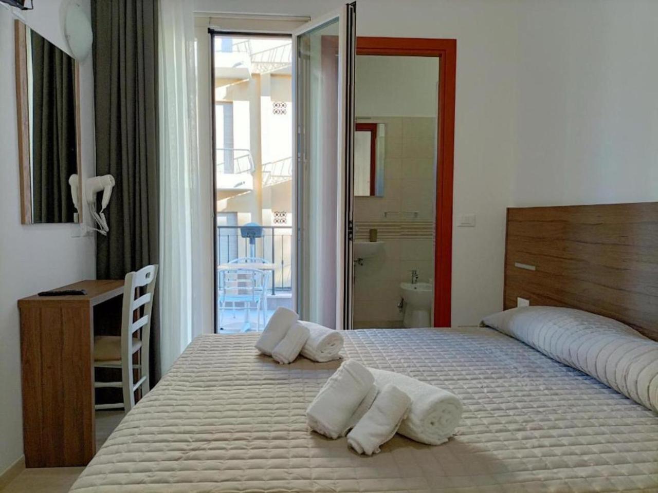 Hotel Bed And Book Rimini Dış mekan fotoğraf